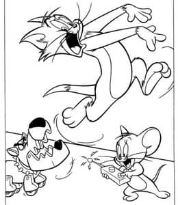 12张有趣搞笑的《汤姆和杰瑞》倒霉的小猫咪卡通涂色图片！